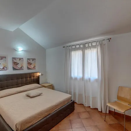 Ξενοδοχείο με διαμερίσματα Cristal Blu 4*