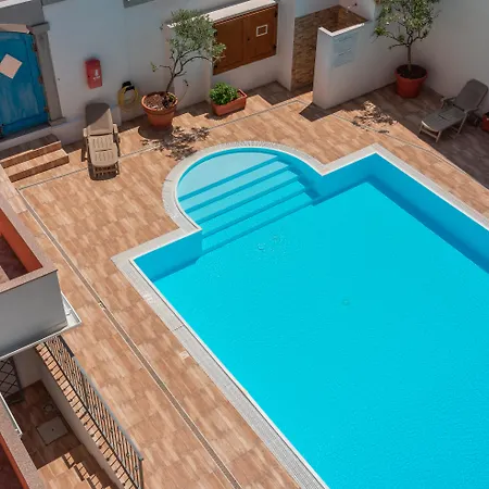 Cristal Blu Ξενοδοχείο με διαμερίσματα 4*