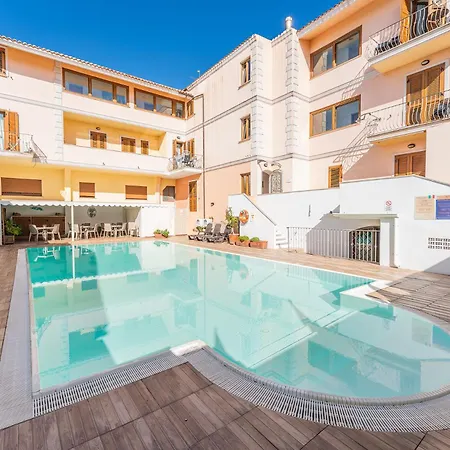 Cristal Blu Aparthotel 4*