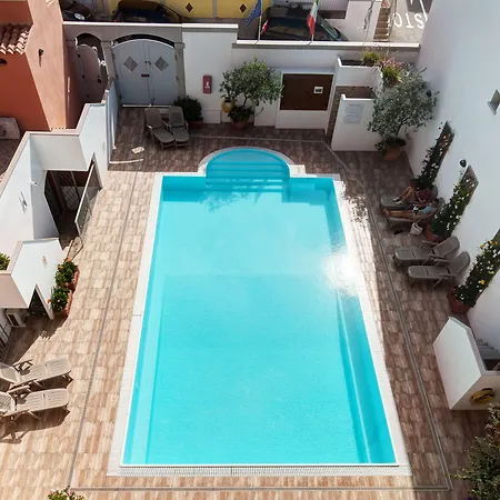 Hotel apartamentowy Cristal Blu Santa Teresa Gallura