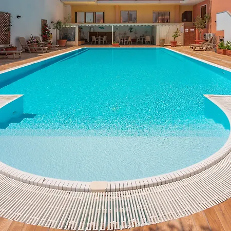 Aparthotel Cristal Blu 4*